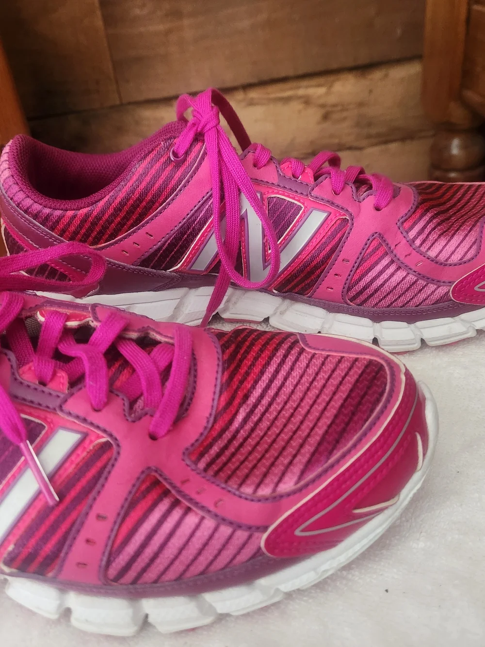 New Balance 750 V1 Running Shoe-walking- Athletic Shoe Womens Sz 9